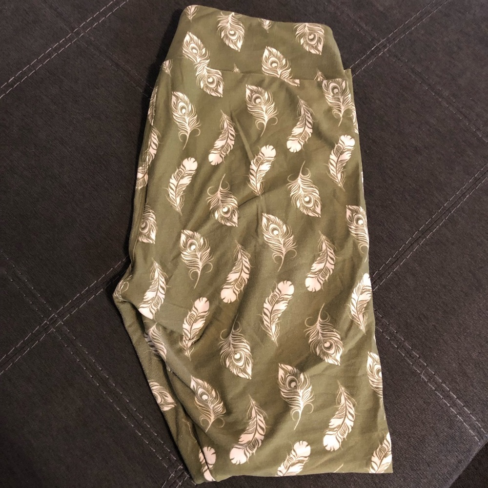 LulaRoe - Green with feathers Leggings - TC